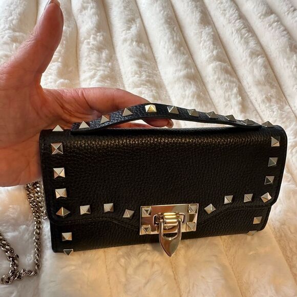 Valentino Garavani Rockstud small grainy leather handbag - Picture 3 of 15